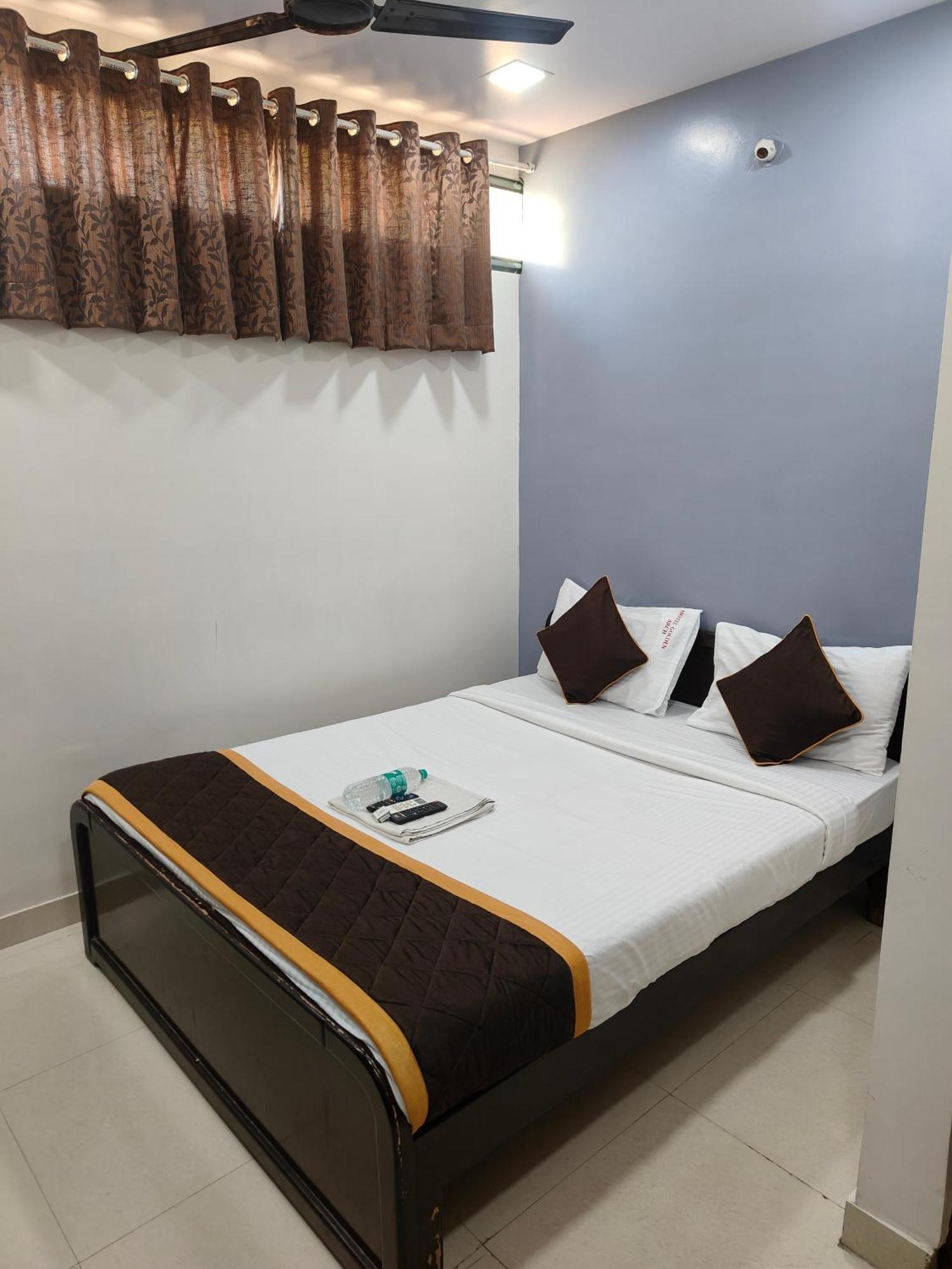 Hotel Golden Arch Bangalore Exterior foto